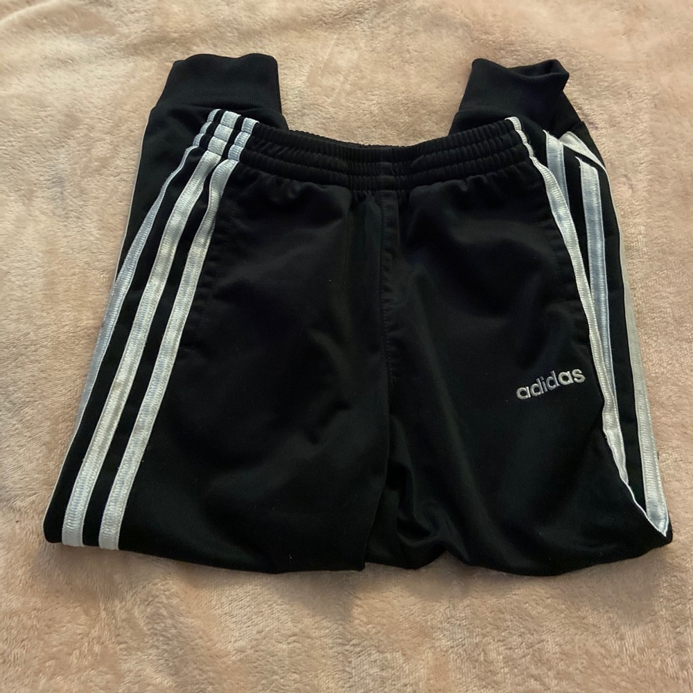 Adidas Joggers (little boys) 🥰 SET
